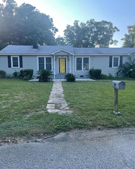 151 Village Cir W