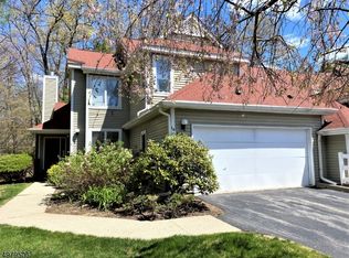 16 Stone House Ct #16, Oak Ridge, NJ 07438