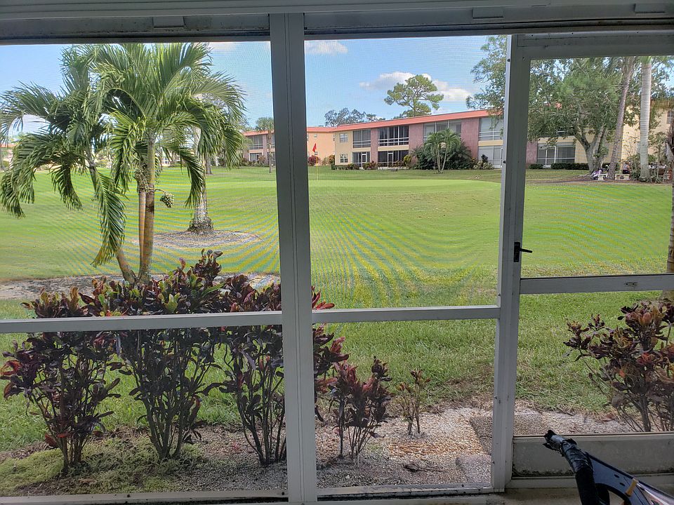 patio w shutters, 9th hole