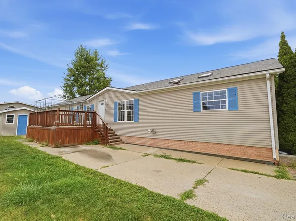 2524 Shakespeare Ln, Northville, MI 48167