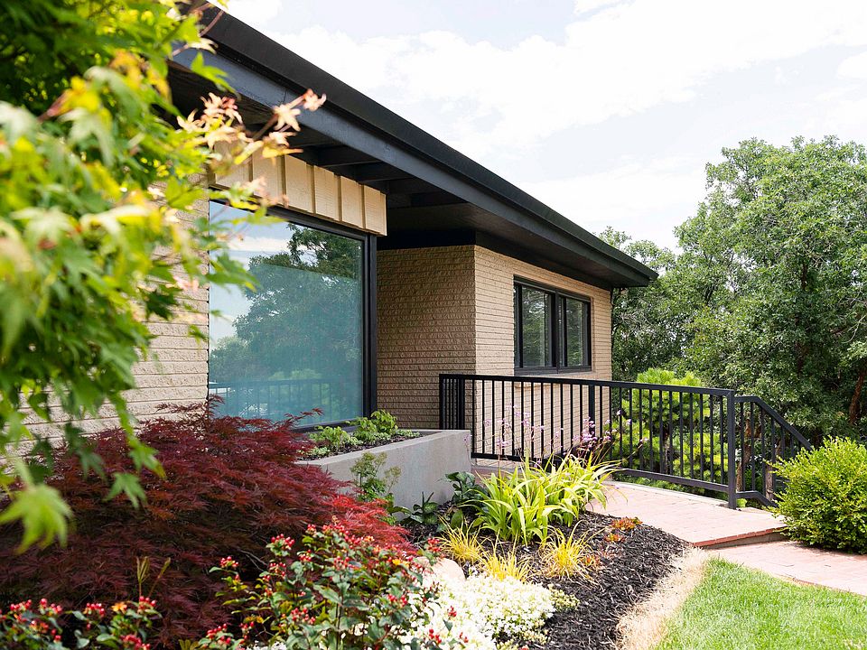 1st image of 2706 E Saint Marys Way
