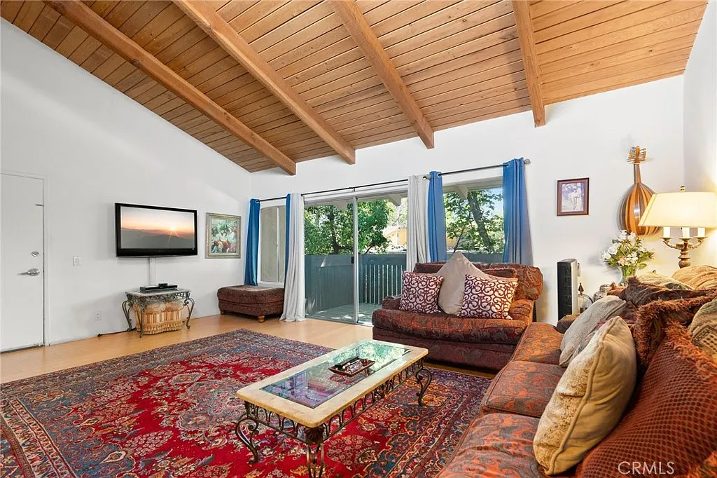 2 bed, 870 sqft, $2,450 — Photo 4