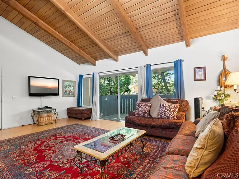 18350 Hatteras St #267 — Photo 4