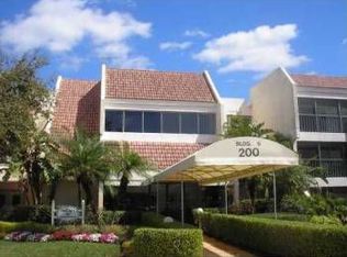 200 Lakeview Dr APT 107, Weston, FL 33326