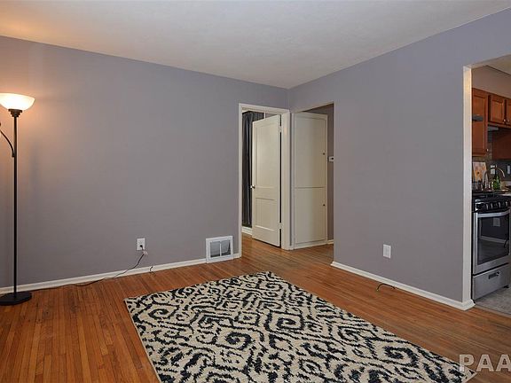 2nd image of 4206 N Illinois Ave