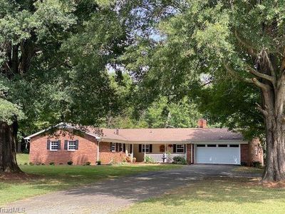 8451 Reynolda Rd, Pfafftown, NC, 27040