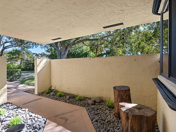 4th image of 301 NW 95th Avenue