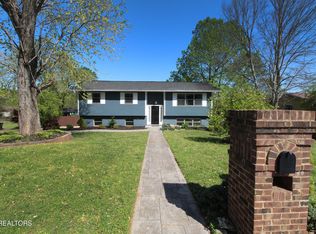 9040 Shallowford Rd, Knoxville, TN 37923