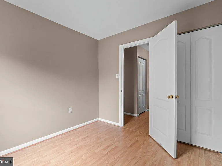 8 Wessex Ct — Photo 25