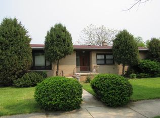 3870 Dobson St, Skokie, IL 60076