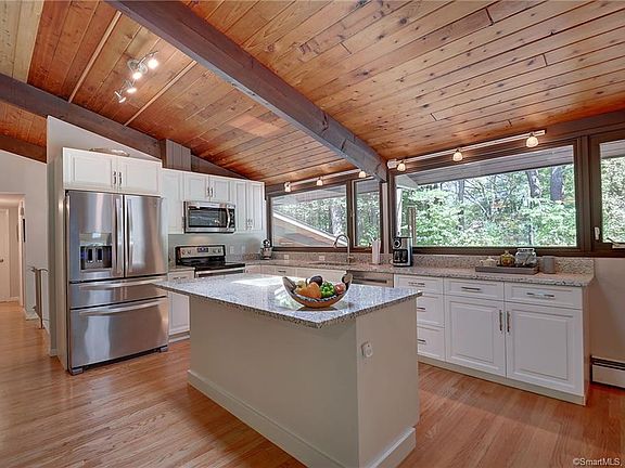 2nd image of 100 Brookhaven Dr
