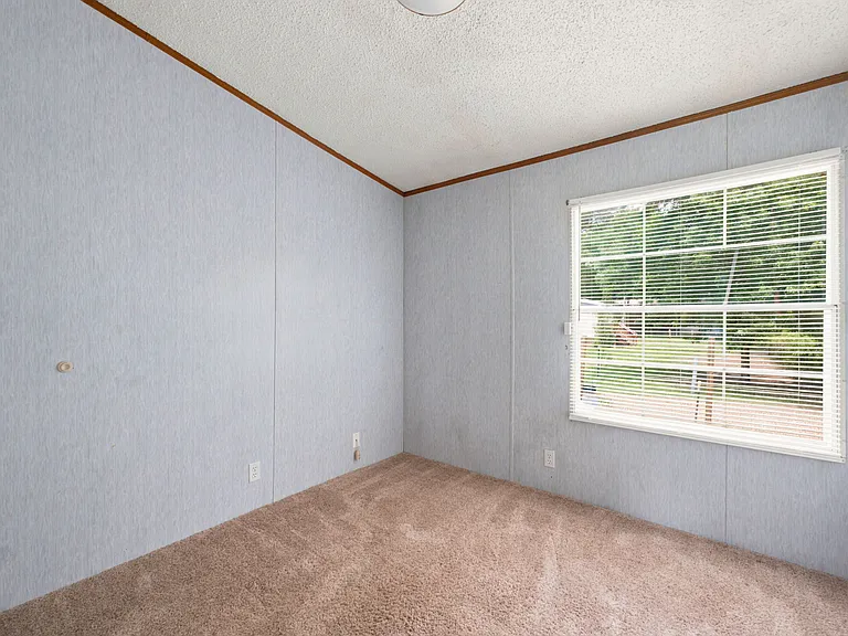 1042 Artic Loop — Photo 24