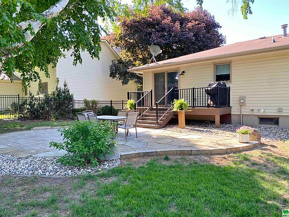 5th image of 37 Laura Dr