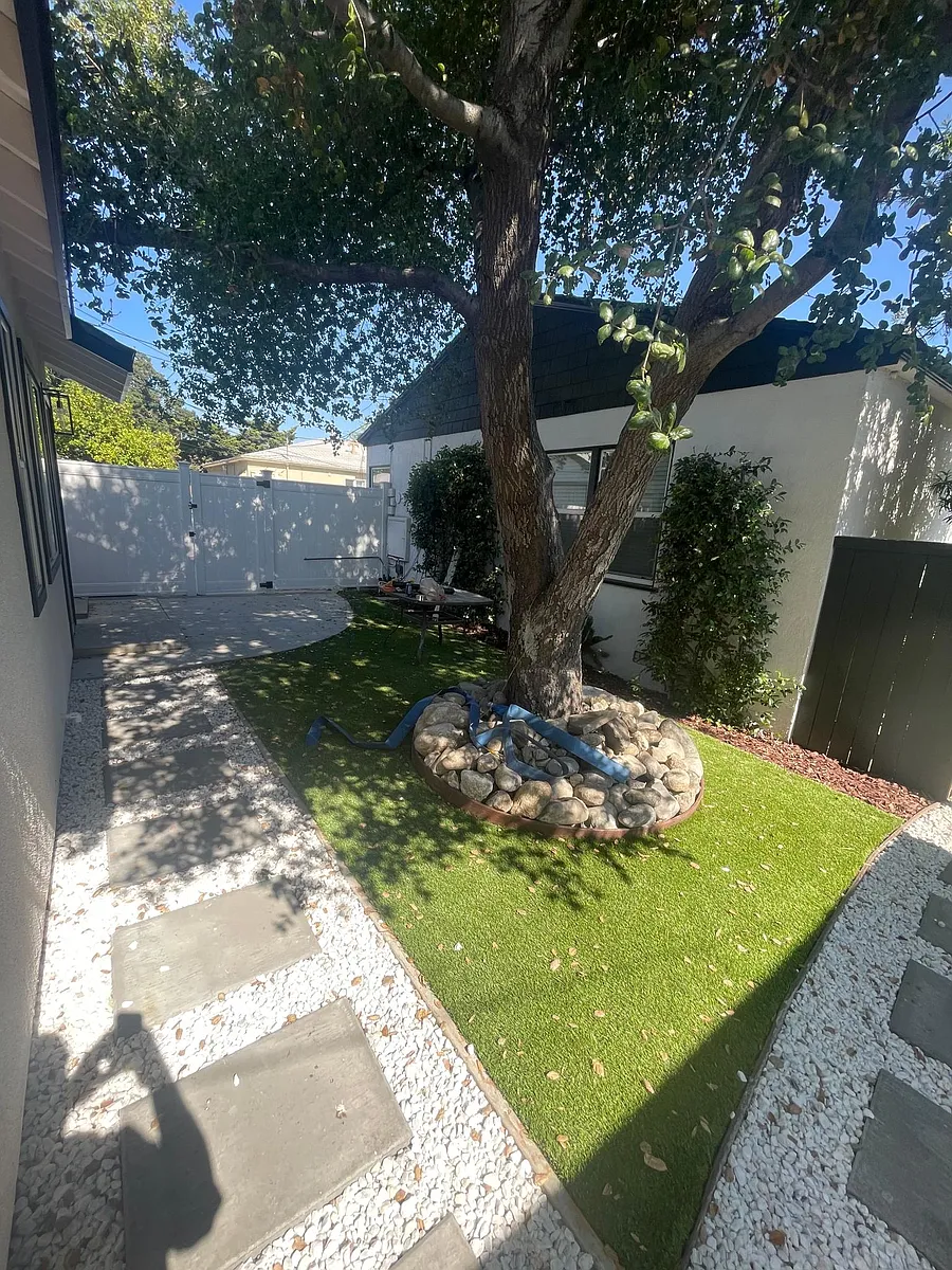 Building Photo - 827 E Lemon Ave #1