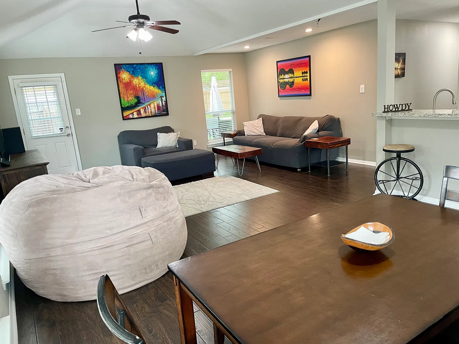 3 bed, 1395 sqft, $3,000 — Photo 4