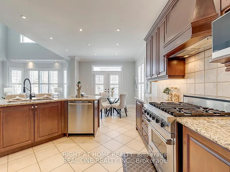96 Spring Azure Cres — Photo 15