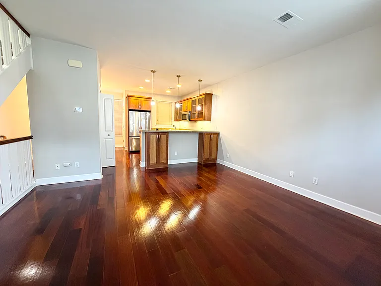 1338 Eddy St — Photo 2