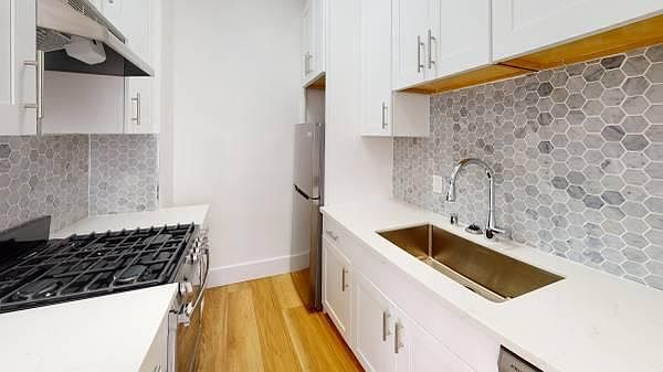 1st image of 940 Hayes St #36
