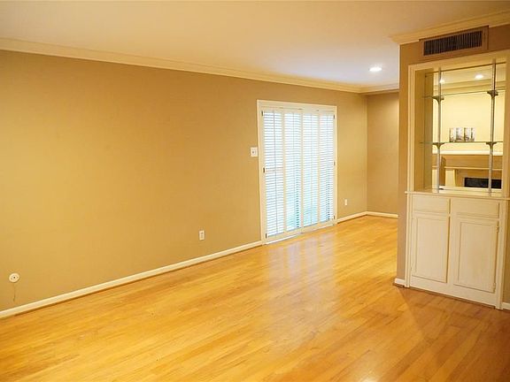 2nd image of 1601 S Shepherd Dr APT 19