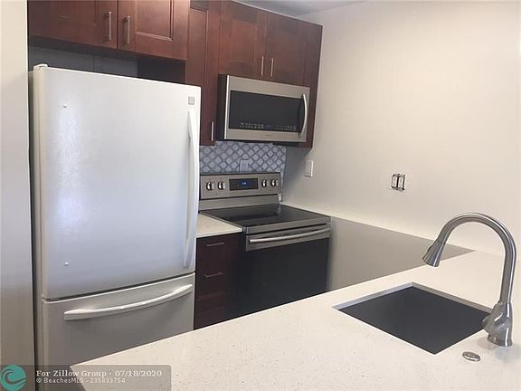 3rd image of 2841 NE 32nd St APT 11