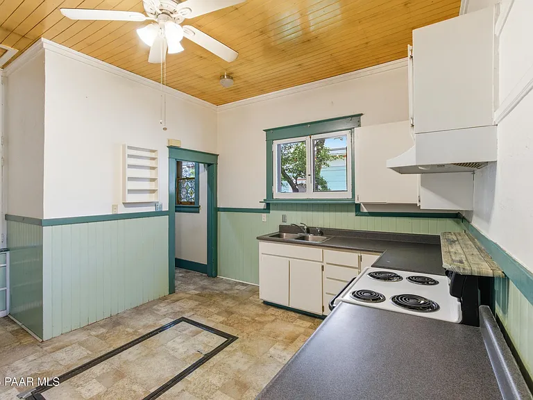 309 N Mount Vernon Ave — Photo 5