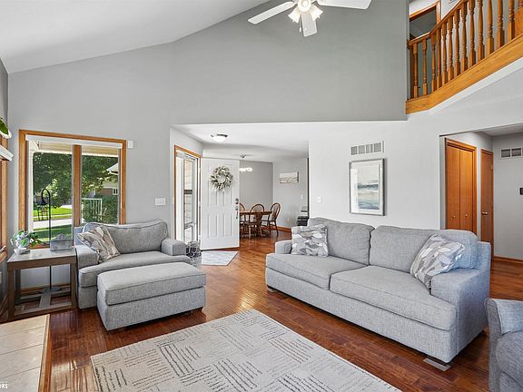 3rd image of 1535 Castlegar Ct