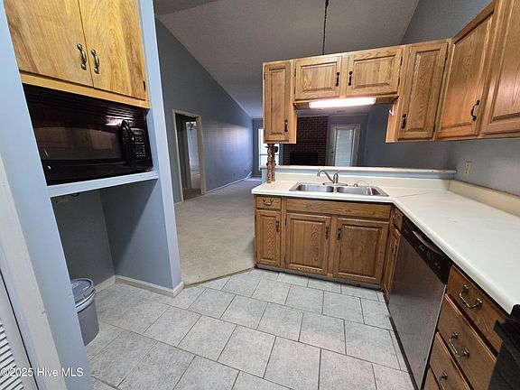 3rd image of 1 Upton Ct