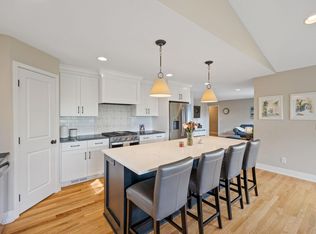 7080 Redwing Ln, Chanhassen, MN 55317