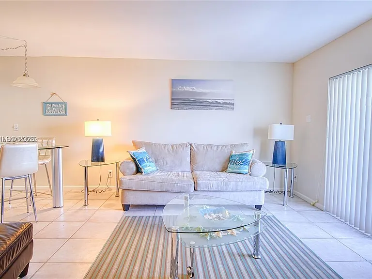 2900 Banyan St #408 — Photo 21