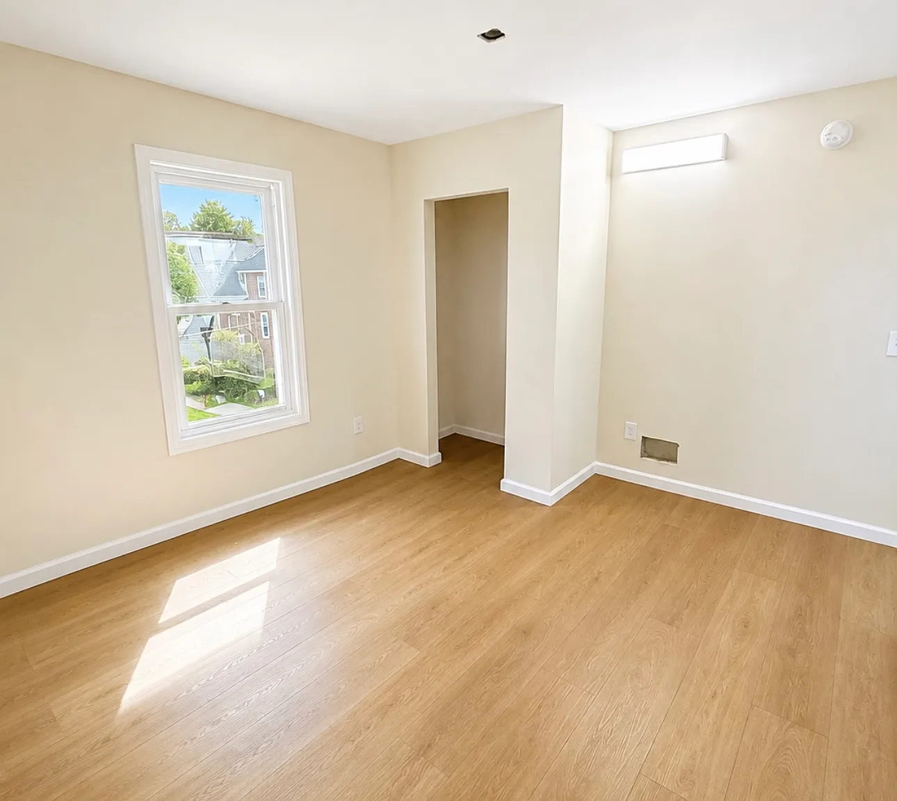 420 Bath Ave — Photo 4