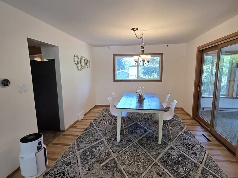 1102 Elm St — Photo 11