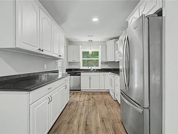 5th image of 764 Lovers Ln