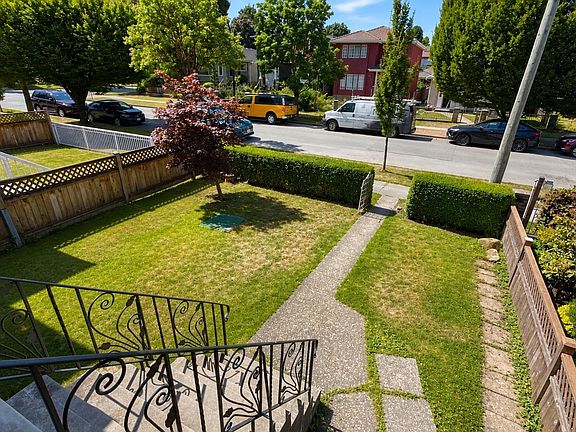 4th image of 4458 Skeena St