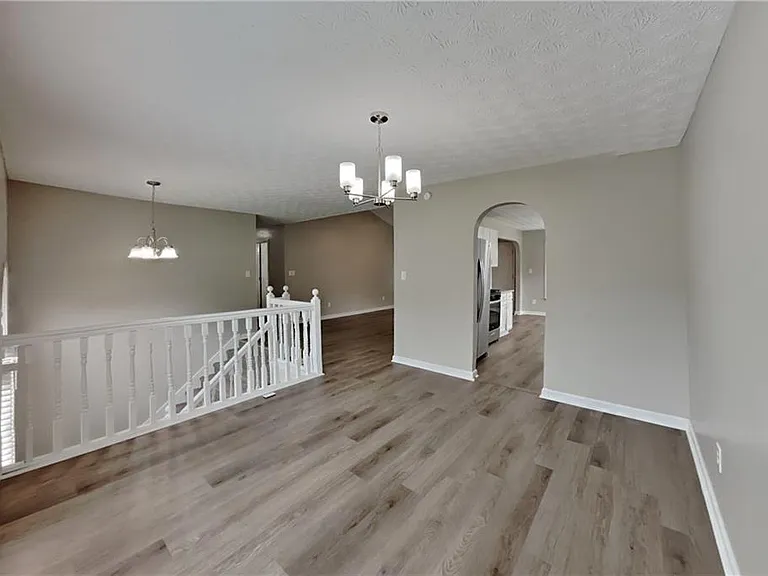 170 Sterling Dr — Photo 6