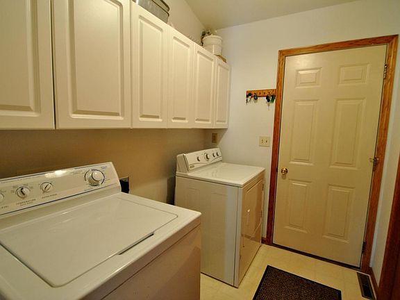 2nd image of 2008 Meadow Ln NE