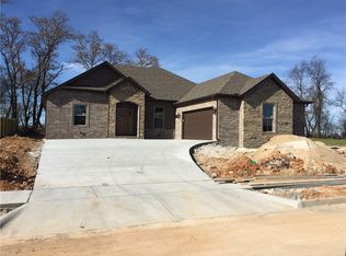 5810 SW Knotty Pine Rd, Bentonville, AR 72712