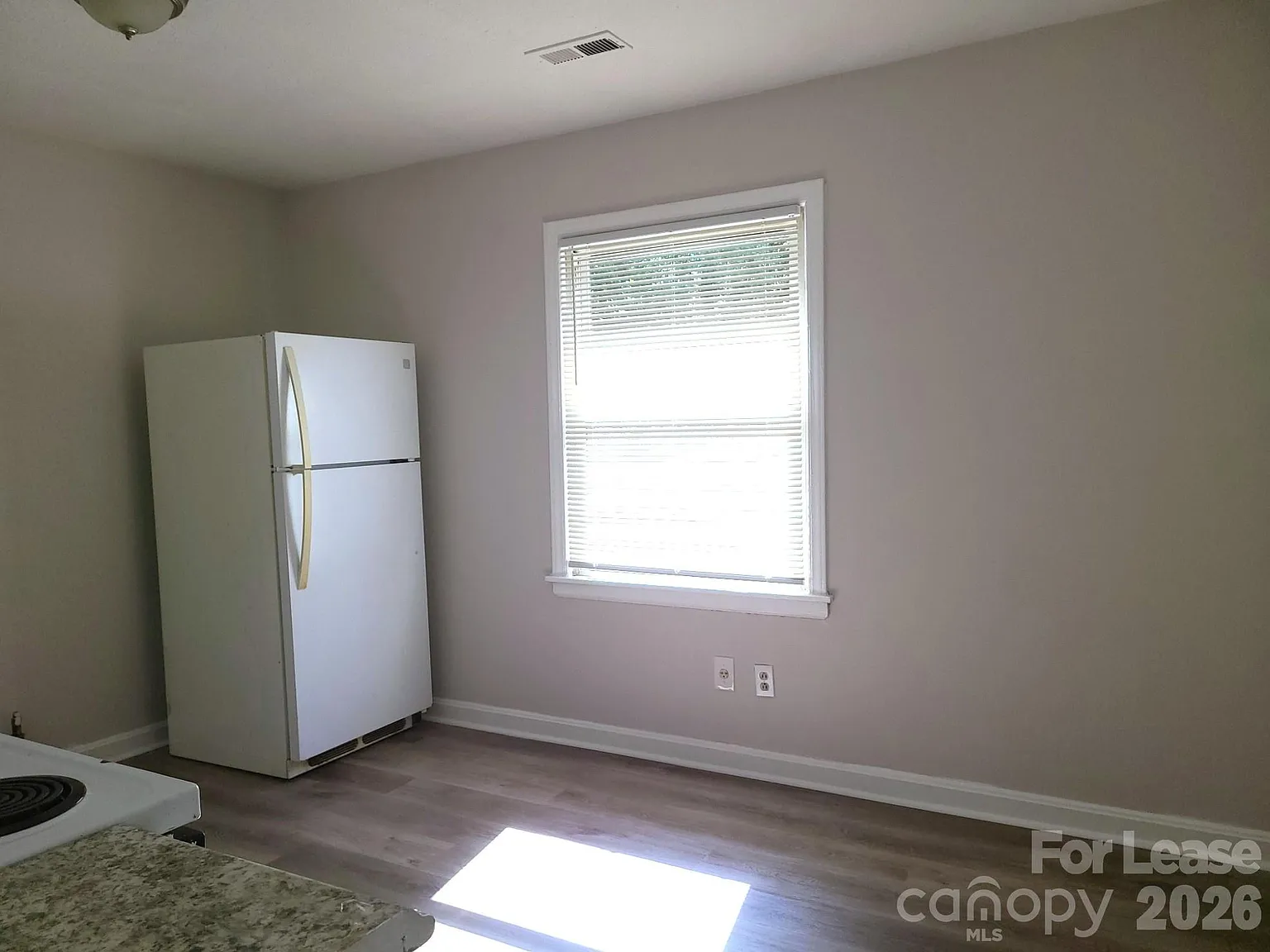 2 bed, 1.0 bath, $995 — Photo 3