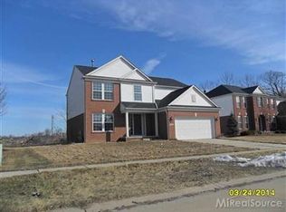 22033 Bedford Valley Dr, Macomb, MI 48044