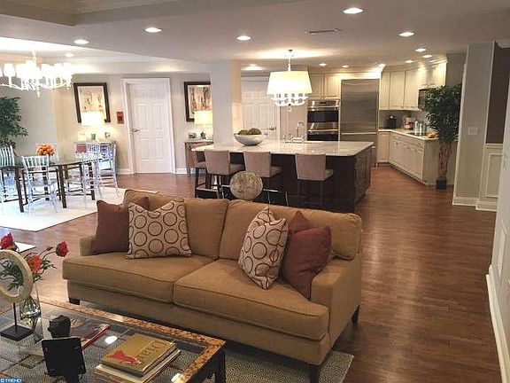 4th image of 1702 N Park Dr APT 24