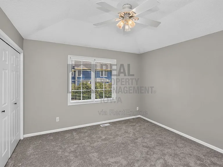 2305 NE Hanover Ct — Photo 22