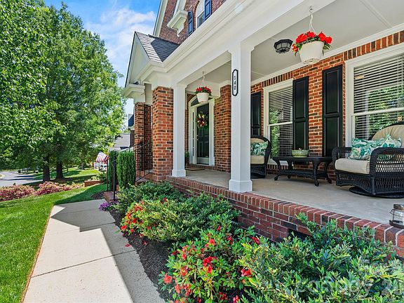 2nd image of 140 Foxfield Park Dr