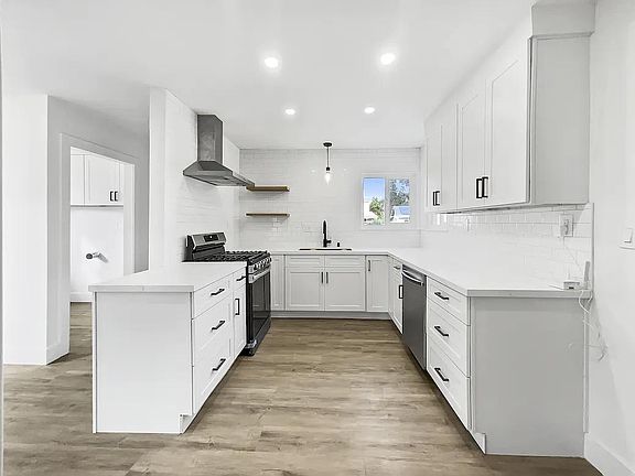 5th image of 12537 Renville St