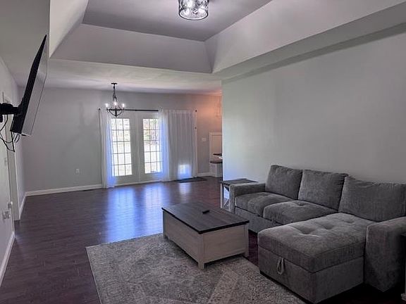 5th image of 112 Scarbrough Ln