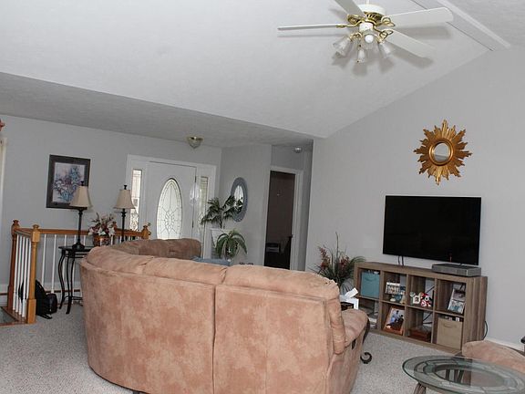 5th image of 400 Barbara Sue Ln