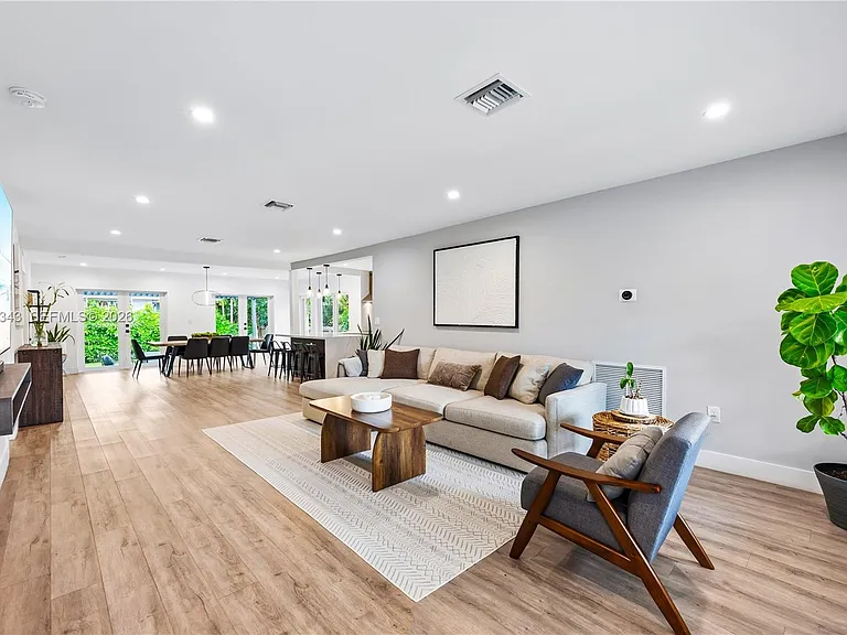 9008 Emerson Ave — Photo 4