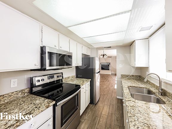 5th image of 13807 N 52nd Ave