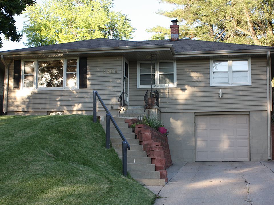 1st image of 2209 S 46th Ave