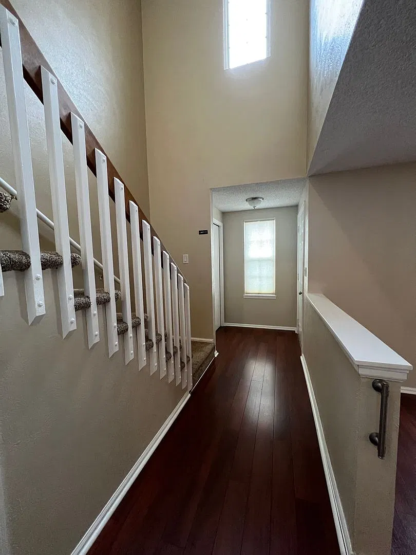 Charming 2 Bed 2 Bath Townhouse — Photo 3
