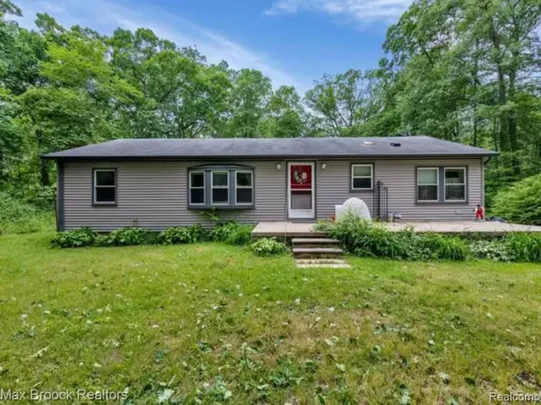 26550 Sherwood Rd, Belleville, MI 48111