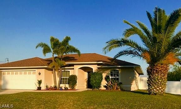 2nd image of 904 Venice Ave N